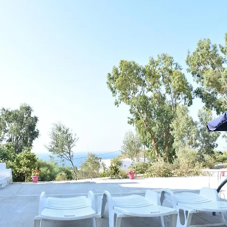 Blue Horizon بيت ضيافة إيوس خورا