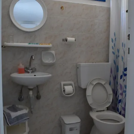 بيت ضيافة Blue Horizon إيوس خورا