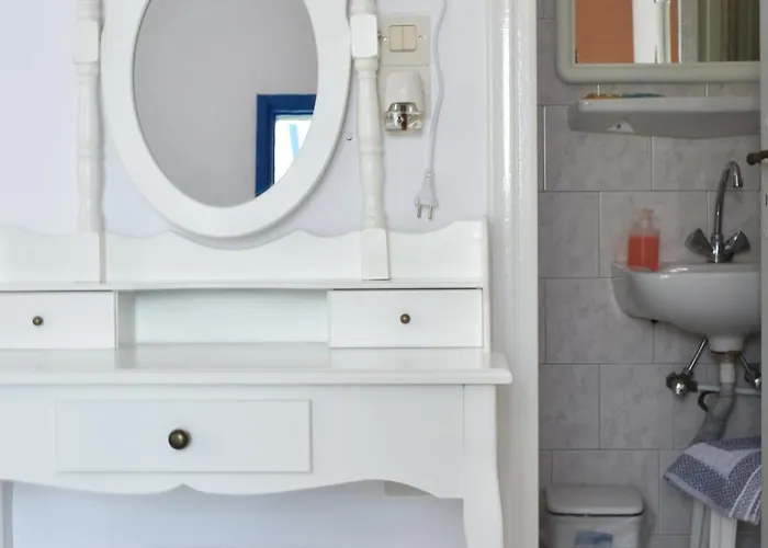 Blue Horizon Chora (Ios)